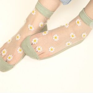 D25 SAGE DAISY SHEER GIRLY SOCKS